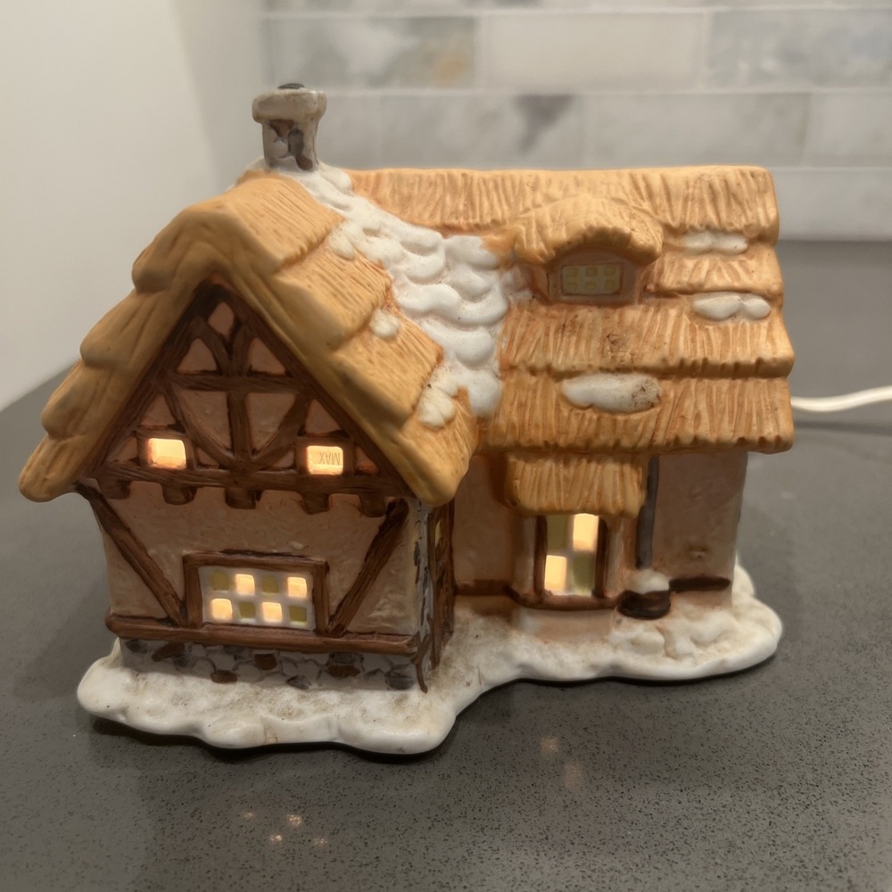 Vintage Christmas Village Cottege 1991 National Rennoc With Light